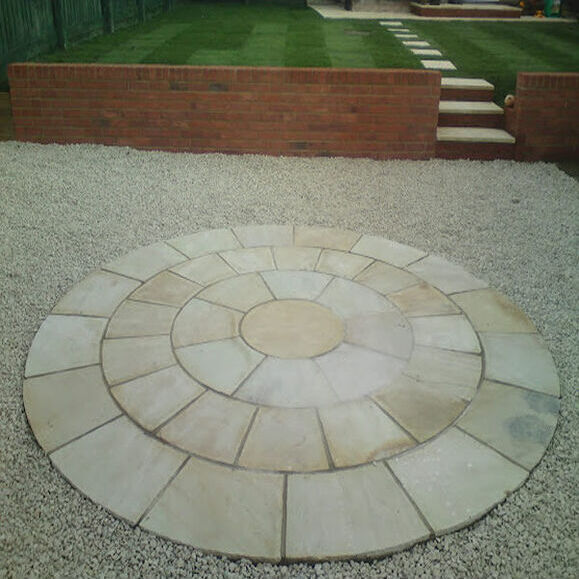 Fossil Mint Indian Sandstone Circle Pack Slabs Pack 2.7m2 With Squaring Off Kit